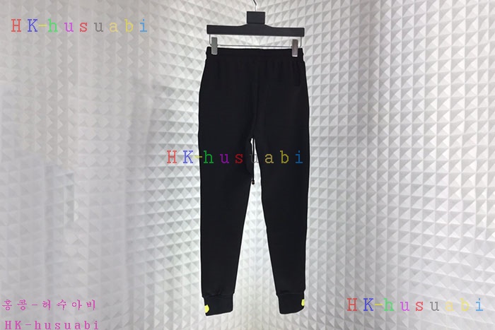 NEW 펜디 츄리닝바지 신상 FD 114403