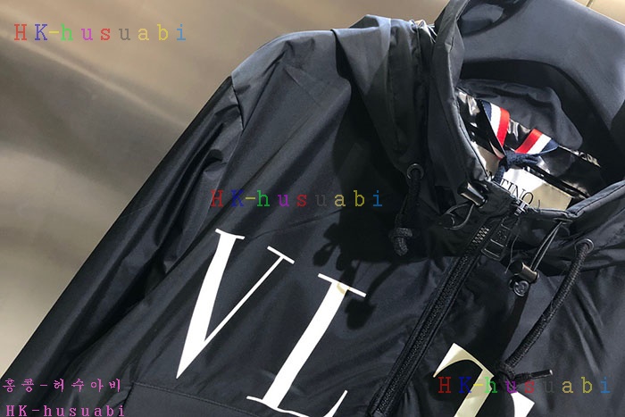 NEW 발렌티노  상의 신상 V 222581