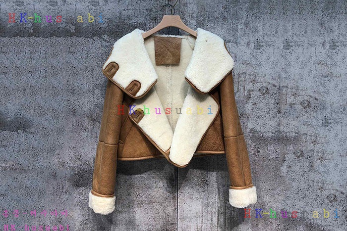 NEW  로에베 무스탕 신상 LW 6798800