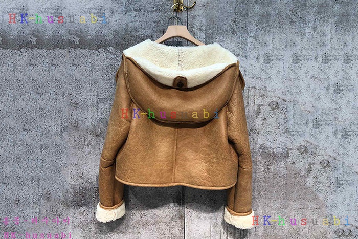 NEW  로에베 무스탕 신상 LW 6798800