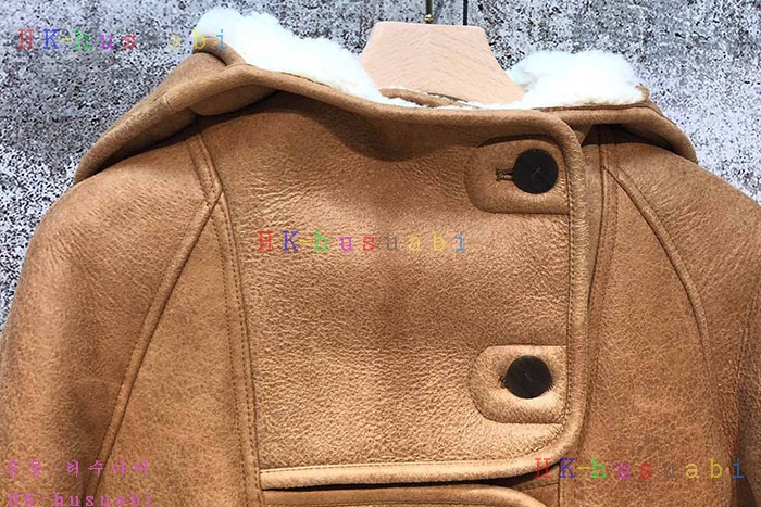 NEW  로에베 무스탕 신상 LW 6798800