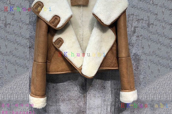 NEW  로에베 무스탕 신상 LW 6798800