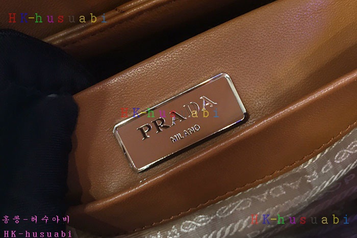 ★미러급★ 프라다 모노코롬 퀄팅 체인백  P 1BD233-4