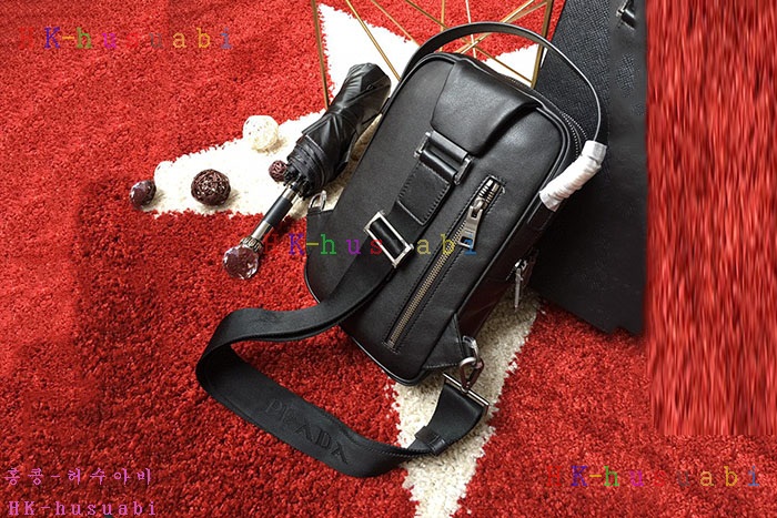 ★미러급★ 프라다 힙색 P 225821
