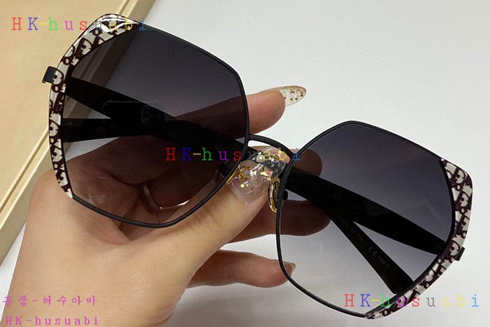 NEW 디올 선글라스 신상 DR 4288851