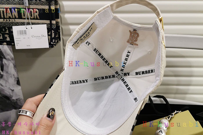 NEW 버버리 모자 신상 BB 242111