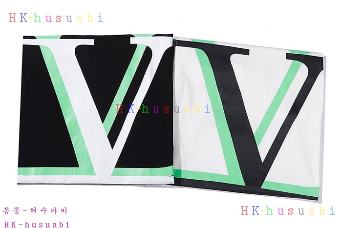 NEW 발렌티노  반팔티 신상 V 740104