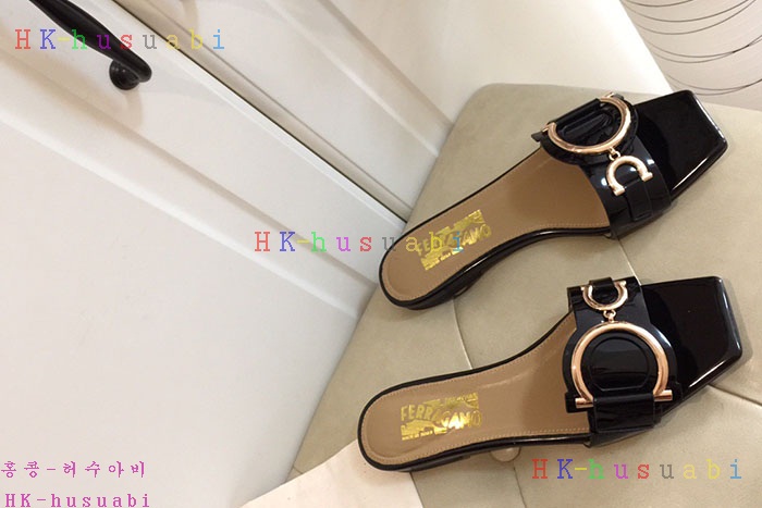 NEW 페라가모 여성용 슬리퍼 F248852