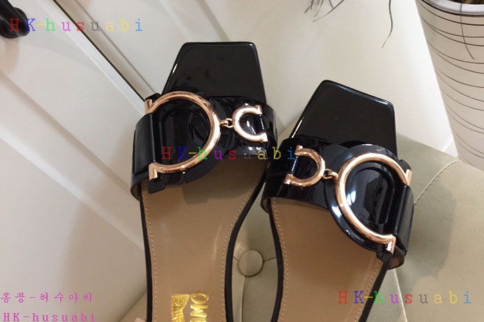 NEW 페라가모 여성용 슬리퍼 F248852