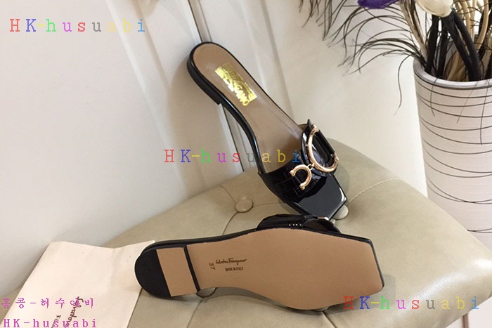 NEW 페라가모 여성용 슬리퍼 F248852
