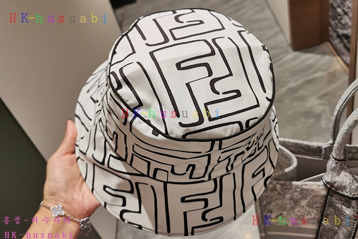 NEW 펜디 모자 신상 FD 787558