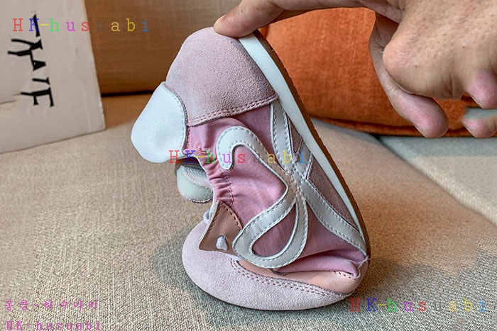 NEW 로에베 남여공용 스니커즈 L825522