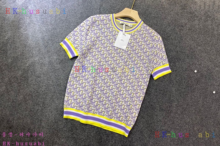 NEW 디올 반팔티 신상 DR 852229
