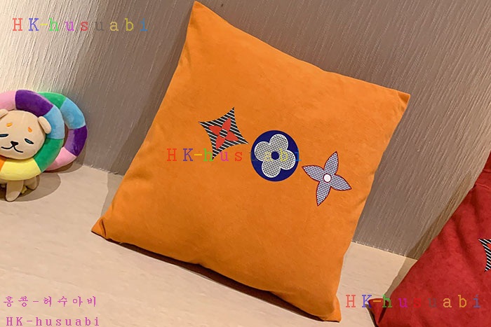 NEW 루이비통 쿠션 신상 LV 757777