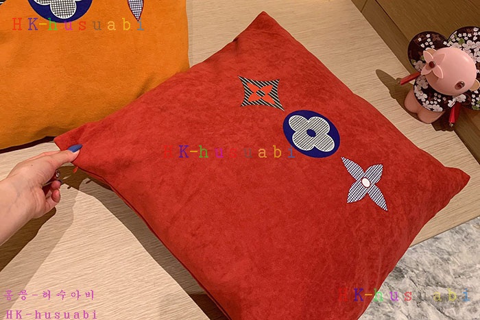 NEW 루이비통 쿠션 신상 LV 757777