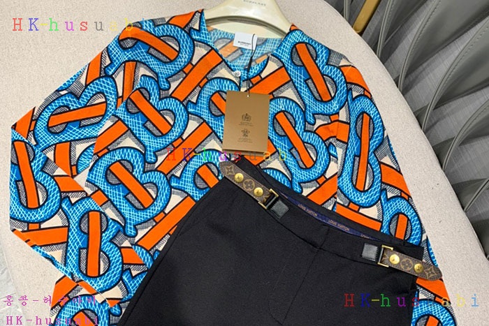 NEW 버버리 가디건 신상  BB 5828900