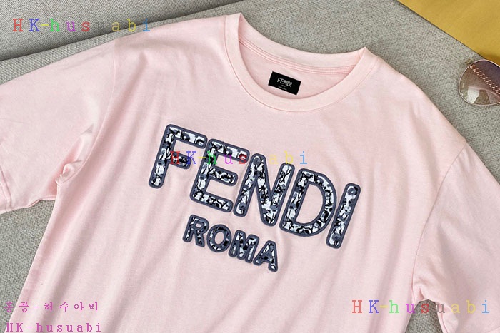 NEW 펜디 반팔티 신상 FD 572228