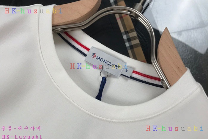 NEW 몽클레어 맨투맨 신상 M342700