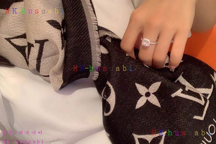 NEW 루이비통 머플러 신상 LV 8572269