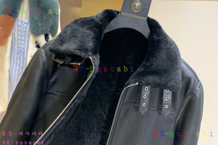 NEW 버버리 무스탕 신상 B 2485552