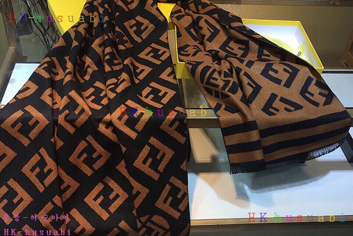 NEW 펜디 머플러 신상 FD 22434