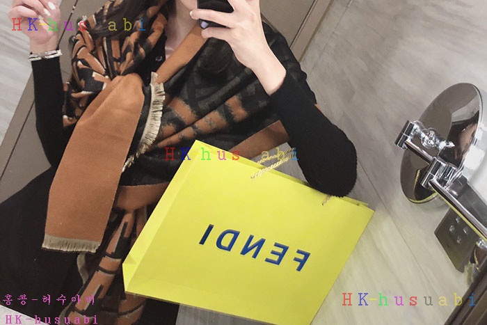NEW 펜디 머플러 신상 FD 22437