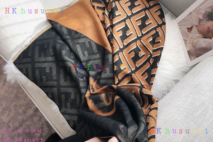 NEW 펜디 머플러 신상 FD 22437