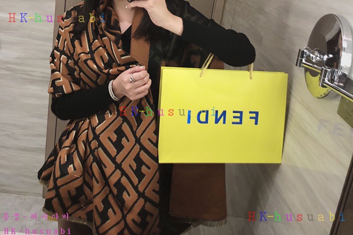 NEW 펜디 머플러 신상 FD 22437