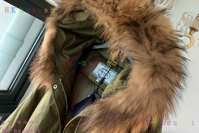 NEW 프라다 패딩 신상 P 252553