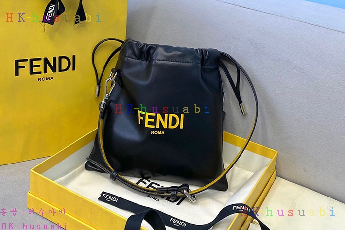★미러급★펜디 로고 팩 숄더 스트랩 파우치 FD 55531-3