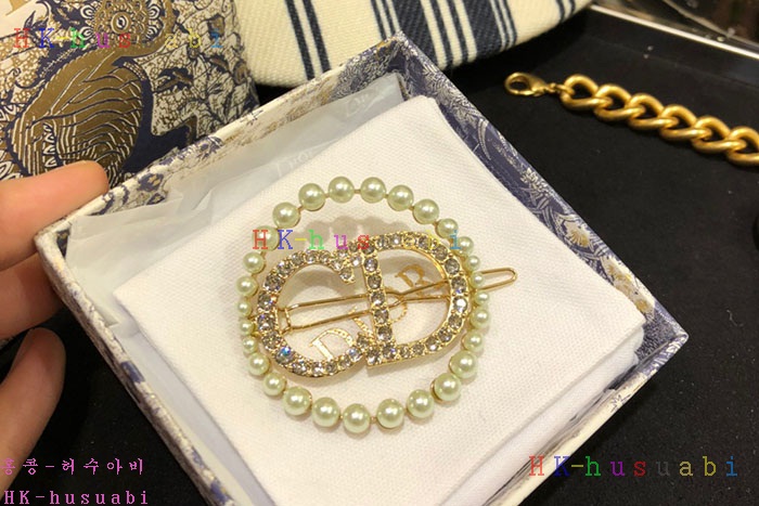 NEW 디올 헤어핀 신상 DR 8572267