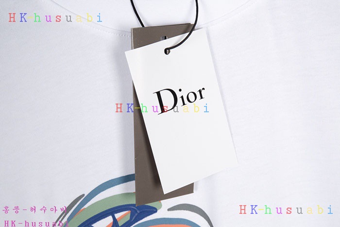 NEW 디올 반팔티 신상 DR 724564