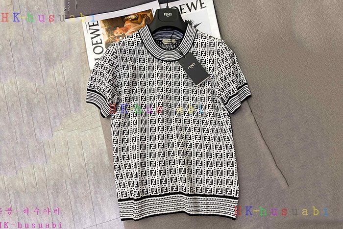 NEW 펜디 반팔티 신상 F 3256638