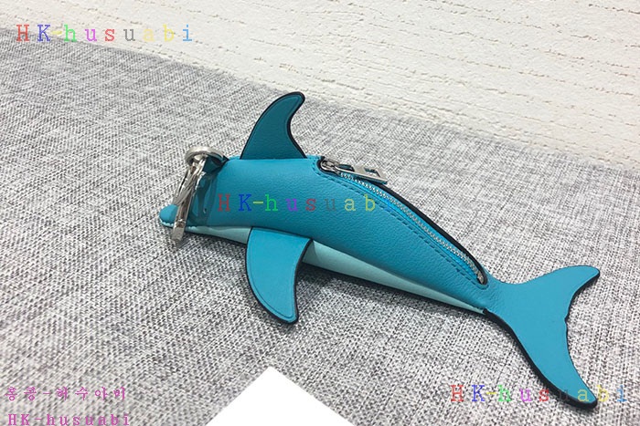 NEW 로에베 가죽 백참  LW 399244