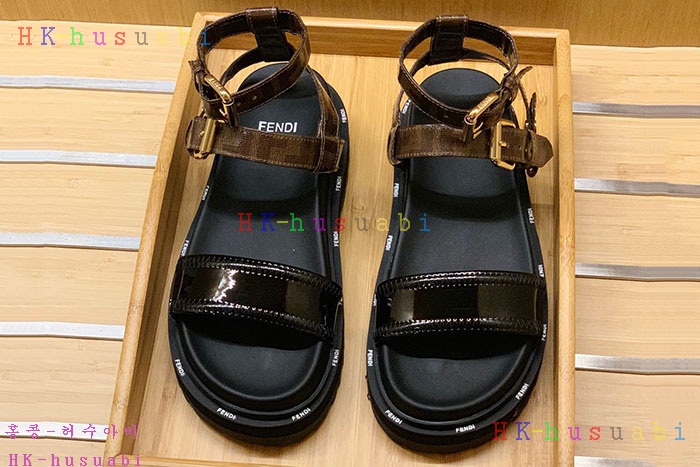 NEW 펜디 샌들 신상 F 5573002