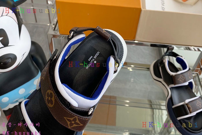 NEW 루이비통 샌들 신상 LV 859923