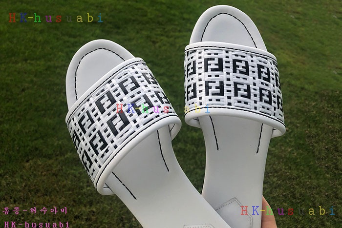 NEW 펜디 슬리퍼 신상 FD 572770