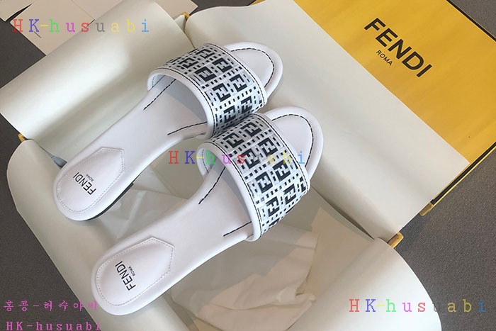 NEW 펜디 슬리퍼 신상 FD 572770
