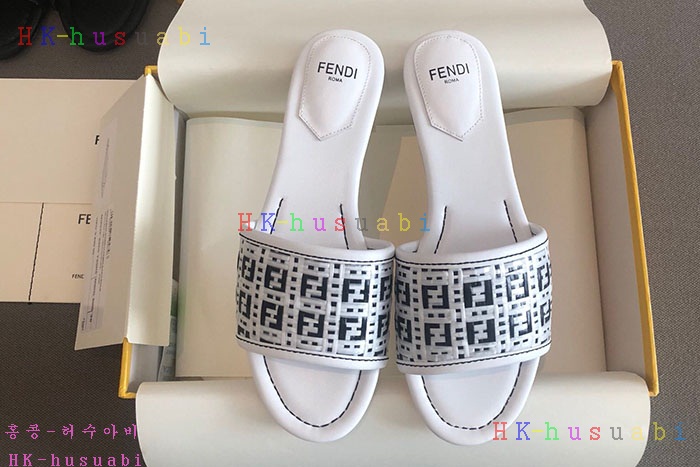 NEW 펜디 슬리퍼 신상 FD 572770
