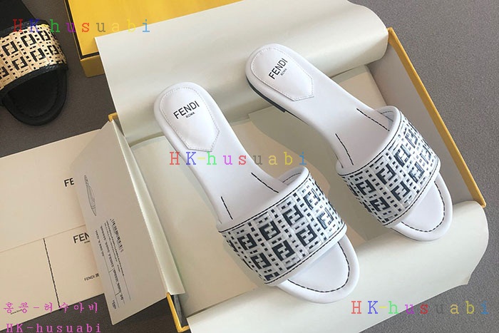NEW 펜디 슬리퍼 신상 FD 572770