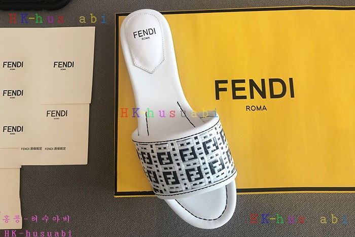 NEW 펜디 슬리퍼 신상 FD 572770