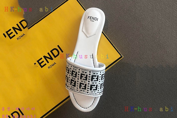 NEW 펜디 슬리퍼 신상 FD 572770