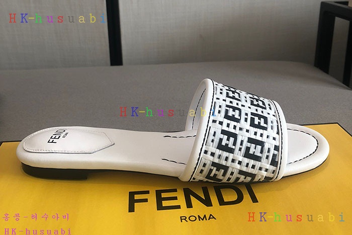 NEW 펜디 슬리퍼 신상 FD 572770