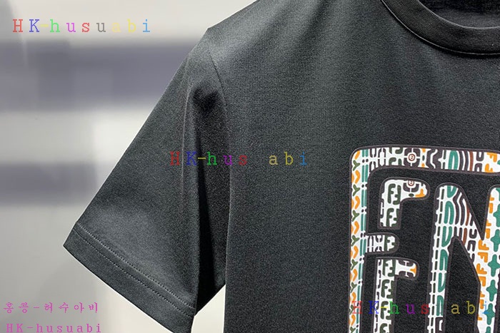 NEW 펜디 반팔티 신상 F 335824