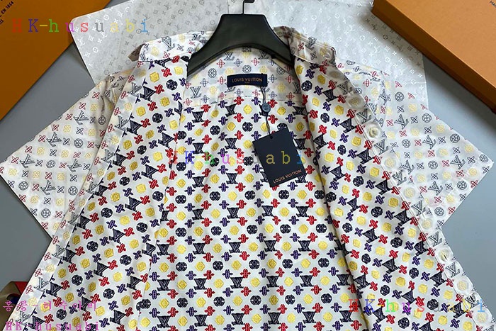 NEW 루이비통 반팔티 신상 LV 885711