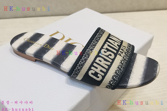NEW 디올 슬리퍼 신상 DR 957402