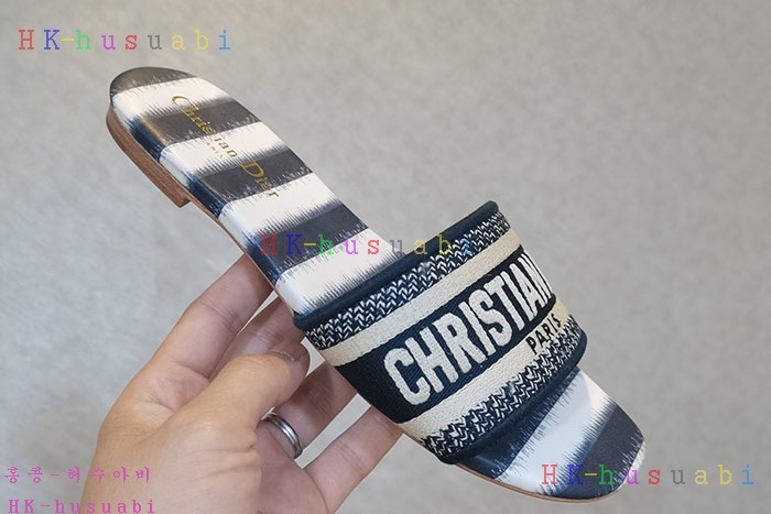 NEW 디올 슬리퍼 신상 DR 957402