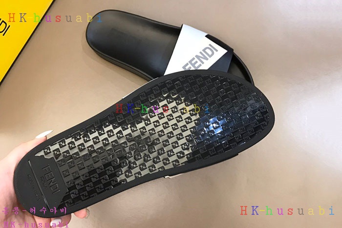 NEW 펜디 슬리퍼 신상 FD 9673350