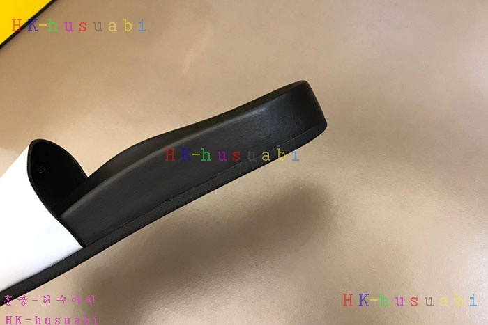 NEW 펜디 슬리퍼 신상 FD 9673350