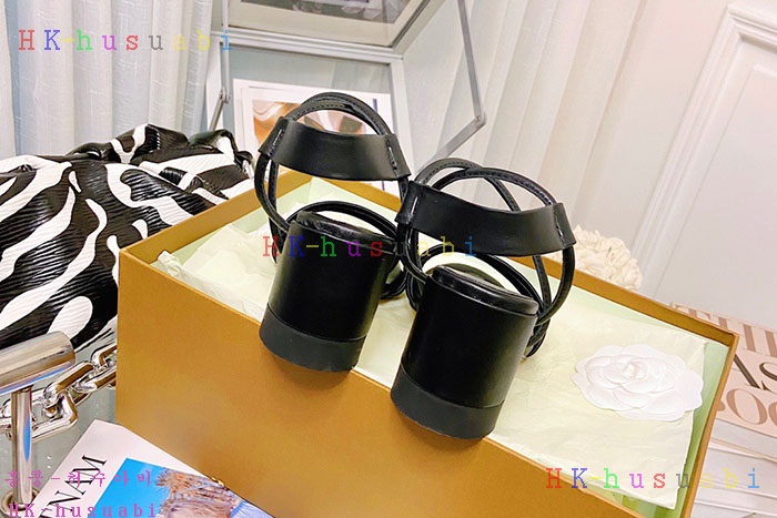 NEW 펜디 샌들 신상 FD 9673354